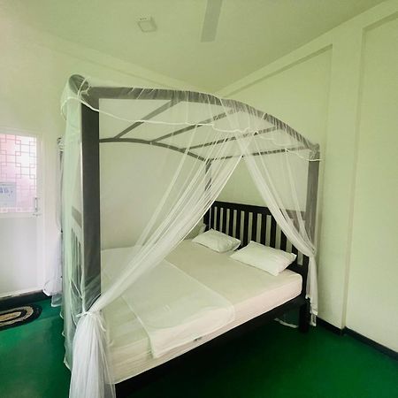 A Pousada Why Not Backpackers Mirissa Exterior foto