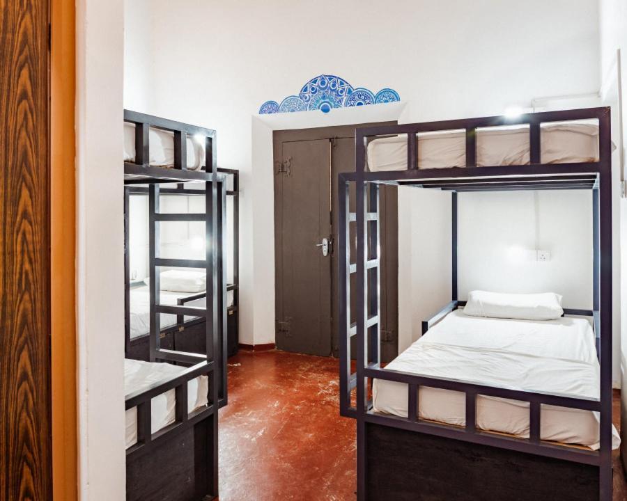 A Pousada Why Not Backpackers Mirissa Exterior foto