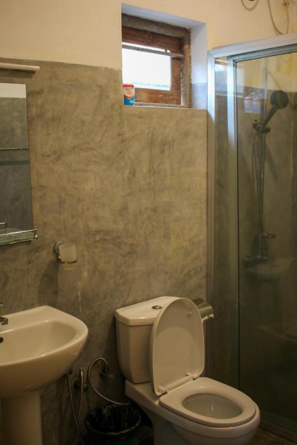 A Pousada Why Not Backpackers Mirissa Exterior foto