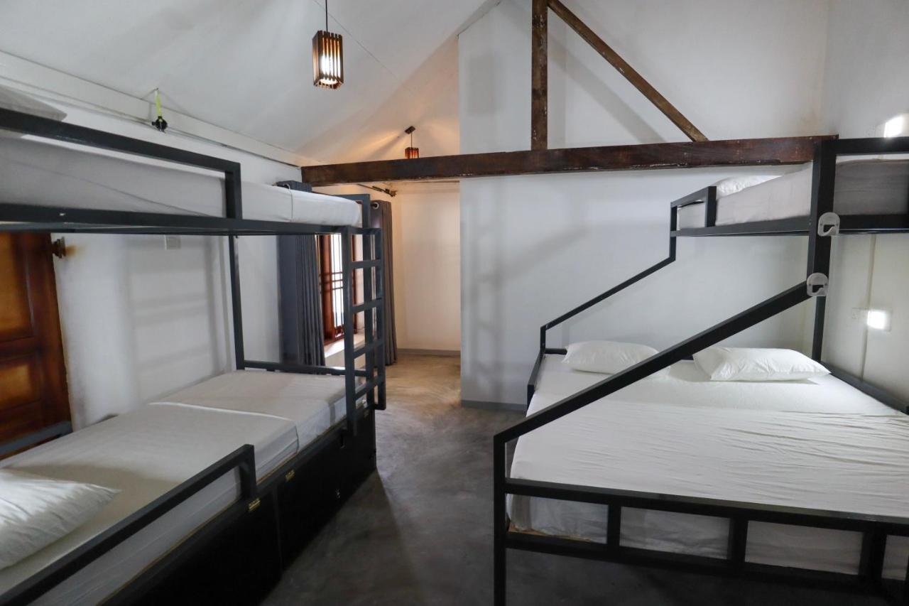 A Pousada Why Not Backpackers Mirissa Exterior foto