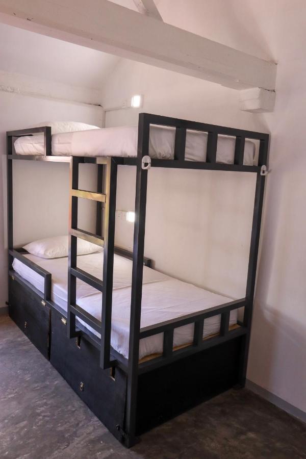 A Pousada Why Not Backpackers Mirissa Exterior foto